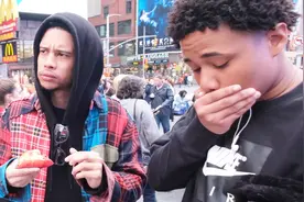 老外没见过蛋塔？！What? 被肯德基骗了好多年……第一次吃蛋挞视频封面