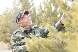 山西60岁老人，为改造荒山17年义务植树300万棵，彰显右玉精神视频封面