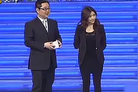 容貌姣好女孩登台求职，长得太漂亮惹争议，男女老板吵得不可开交视频封面
