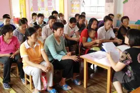 幼儿园作业：孩子数1万粒米，爸爸怒斥老师：今晚你别睡！视频封面