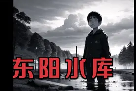 堂哥第一次不穿泳裤游泳，就再也没上岸了视频封面