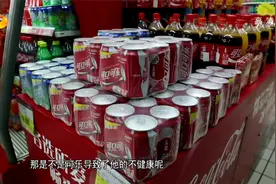 男子每天喝三四瓶可乐，医生检查发现有问题，可乐真的不能喝吗？视频封面