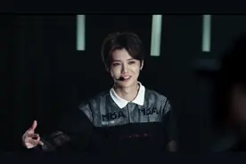 鹿晗《超级冠军》，这首MV太有创意了，与粉丝在拍摄现场互动视频封面