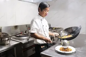 这才是炒河粉的正宗做法，怎么炒才有锅气？技巧通通都告诉你视频封面