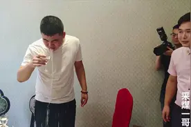 实拍山东新人敬酒，一般人都招架不了，上海朋友直接喝的吐了视频封面