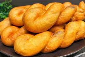 一杯酸奶，一碗面，教你做酸奶大麻花，比买的还好吃，出锅就抢光