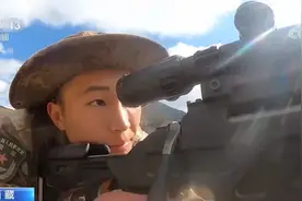 解放军多课目射击训练 强化狙击手实战能力