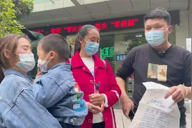 带儿子去医院检查，丈母娘一路上帮衬陪同，家人健康比什么都重要视频封面