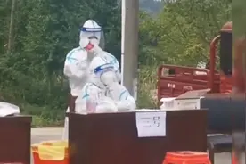 湖南一医护小姐姐这个举动太可爱了！网友：真是挺心疼的视频封面