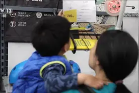 非婚生儿子遭遇不公 上海未婚妈妈写信捍卫权益：要尊重多元化视频封面