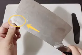 菜刀上有个小孔，用了很多年都不知道它有啥用，今天总算明白了视频封面
