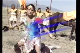 殷郊用阴阳镜照射土行孙、不料被哪吒用身体挡住、哪吒真牛气啊！