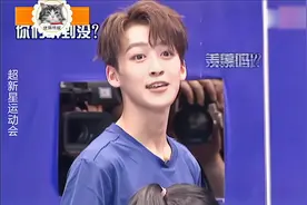 何洛洛：身高188诶，羡慕吗？队友：不可能，假的！视频封面