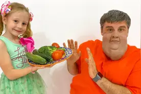 爸爸偷吃很多汉堡零食，变成了一个大胖子，小女孩帮助爸爸减肥！视频封面