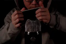 敲击手机屏幕视频封面