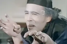 佛掌罗汉拳：驼背老头什么来路，耍出一套奇特拳法，完全招架不住