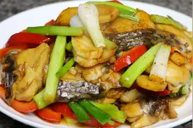 姜葱煎炒罗非鱼片的做法，鲜香滑嫩够锅气，而且没有腥味视频封面