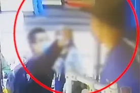 沈阳一情侣乘公交无核酸证明，司机劝其下车被喷辣椒水，已报警视频封面