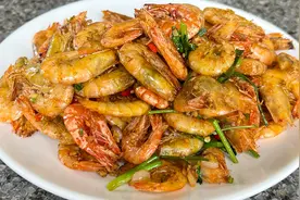 小海虾像我这样做真的好吃，壳脆肉嫩，鲜香美味
