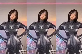 盘点外国美女搞笑瞬间，美女玩COS穿毒液的衣服，身材好炸了