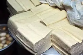 保存豆腐不要放冰箱！从老厨师那偷学一诀窍，放十天依旧新鲜滑嫩视频封面