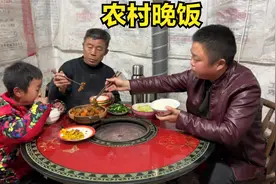 湖北农村晚饭吃，牛蹄筋烧胡萝卜，小青菜，煎鸡蛋，农家饭太香了视频封面
