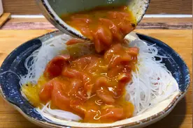 粉丝别再凉调了，加入2个鸡蛋1块猪肉，上锅蒸15分钟，味道超级鲜视频封面