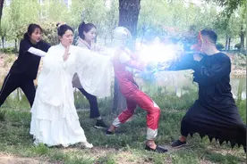 奥特曼真人版：迪迦和怪兽对决能量不足，幸好人类赶来，迪迦必胜视频封面