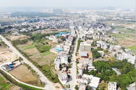 航拍广西灵山县新圩镇，看看无人机镜头下的乡镇农村是什么样子的