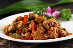 鸡肉营养丰富，常吃还能起到这3个积极作用，爱吃的宝宝真幸运视频封面