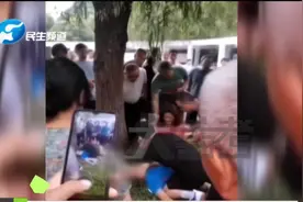 晨练遇上男子晕倒，医生跪地施救！视频封面