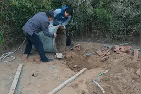 北方小院改造缺水缸，爷爷亲手做一个，简单实用，存水养鱼浇花