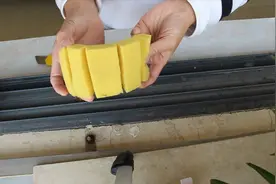 窗户轨道很脏难清理教你简单一招,30秒快速清理干净,很实用视频封面