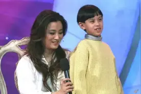 李玲玉与儿子合集，混血儿子颜值超高，小小年纪说着一口流利中文视频封面
