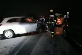 河南三门峡：突降大雪致连霍高速多车追尾，消防挨个搜寻被困人员视频封面