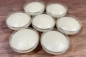 家里吃不完的大米，试试这样做，比包子馒头好吃，一口一个真过瘾