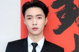 又一对姐弟恋？张艺兴李沁疑恋情曝光！十指相扣漫步街头好甜蜜视频封面