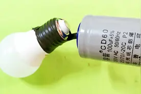 电容串联灯泡，灯还会不会亮？干电工纸上谈兵可不行，演示给你看视频封面