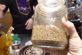 新疆有种药茶，是当地人的“热性饮料”视频封面