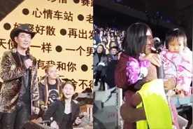 女粉丝带娃追星，现场狂“撩”任贤齐：我女儿的名字都因你而起视频封面