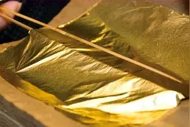 薄如蝉翼的金箔是如何制作的？摄像机记录全程，看完长知识了！视频封面