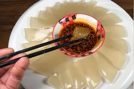 鱼鳞别再扔了，大厨教你做鱼鳞冻，Q弹爽滑，入口即化