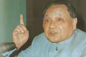 1985年军委扩大会议，邓小平提出百万裁军，他亲自回应！视频封面