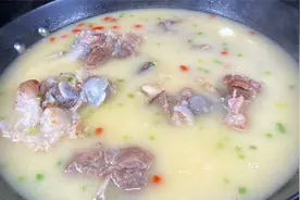 炖大骨头汤，切记两放两不放的诀窍，炖出来汤浓肉香，营养又好喝