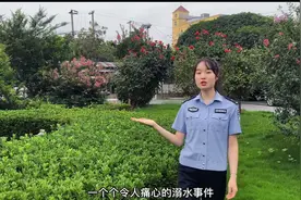 男子发现小孩野泳当场赶上岸视频封面