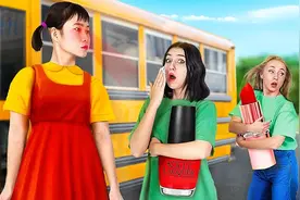 搞笑老外：漂亮女学生VS校车司机！如何把化妆品偷偷带上校车？视频封面