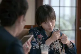 欢乐颂：曲妈没生儿子，几十年都不让进老家门，曲筱绡一脸无奈视频封面