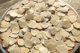 家里的红薯吃不完，教你懒人做法，咬一口嘎嘣脆，比薯片还要好吃