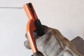 学习电焊最重要的就是手稳，怎么掌握呢，师傅细致给你讲解视频封面