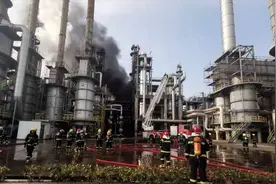 直击广东珠海化工厂爆炸救援：现场黑烟滚滚，明火已被扑灭视频封面